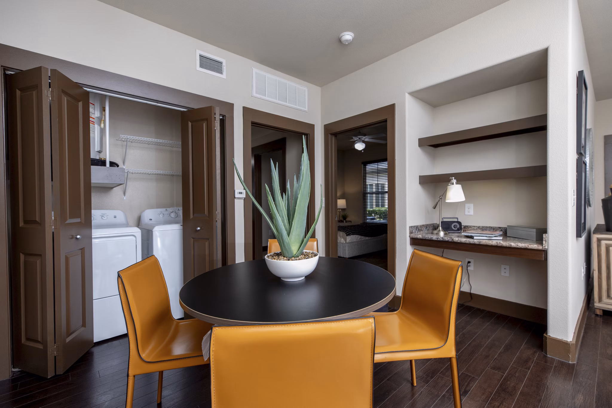 dining room at Ten Pines at Summerwood Apartments 
