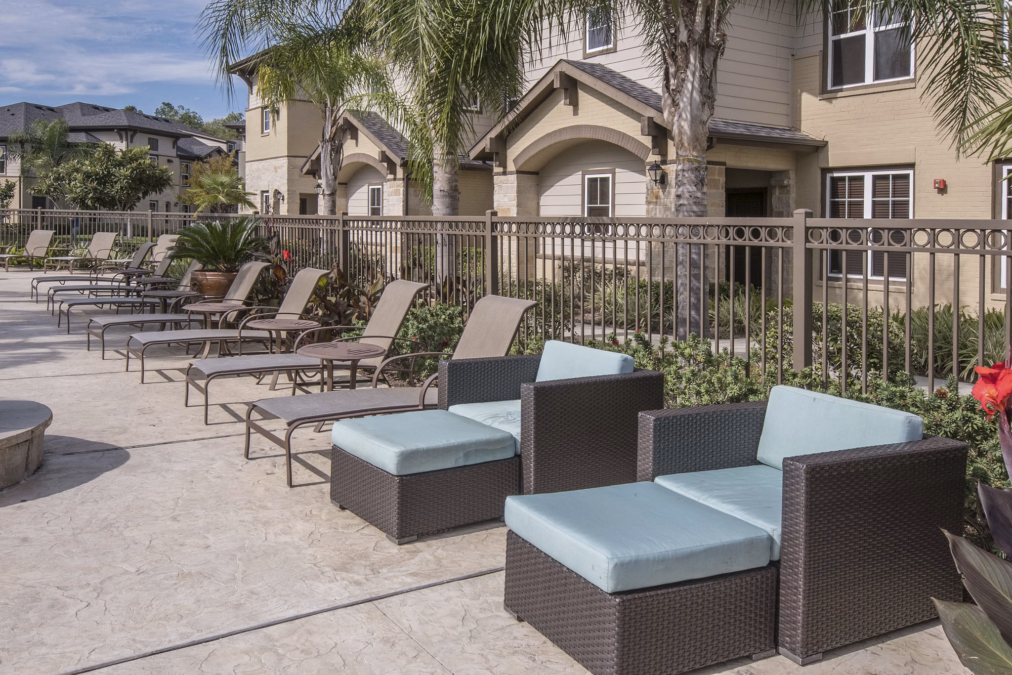 pool at Ten Pines at Summerwood Apartments 