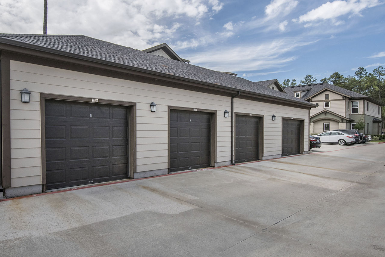 Parking at Ten Pines At Summerwood