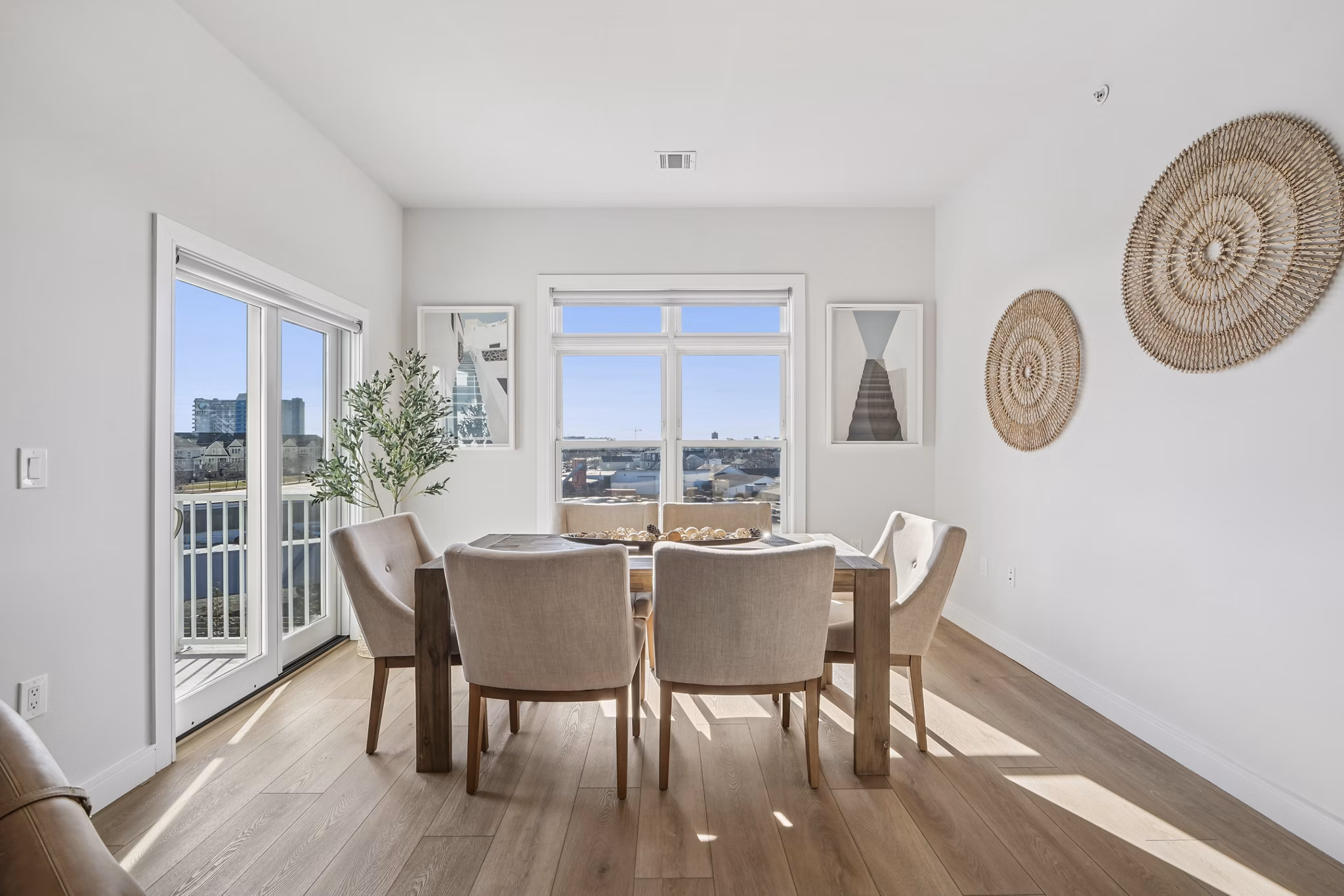 dining room at Ocean Gate Apartments