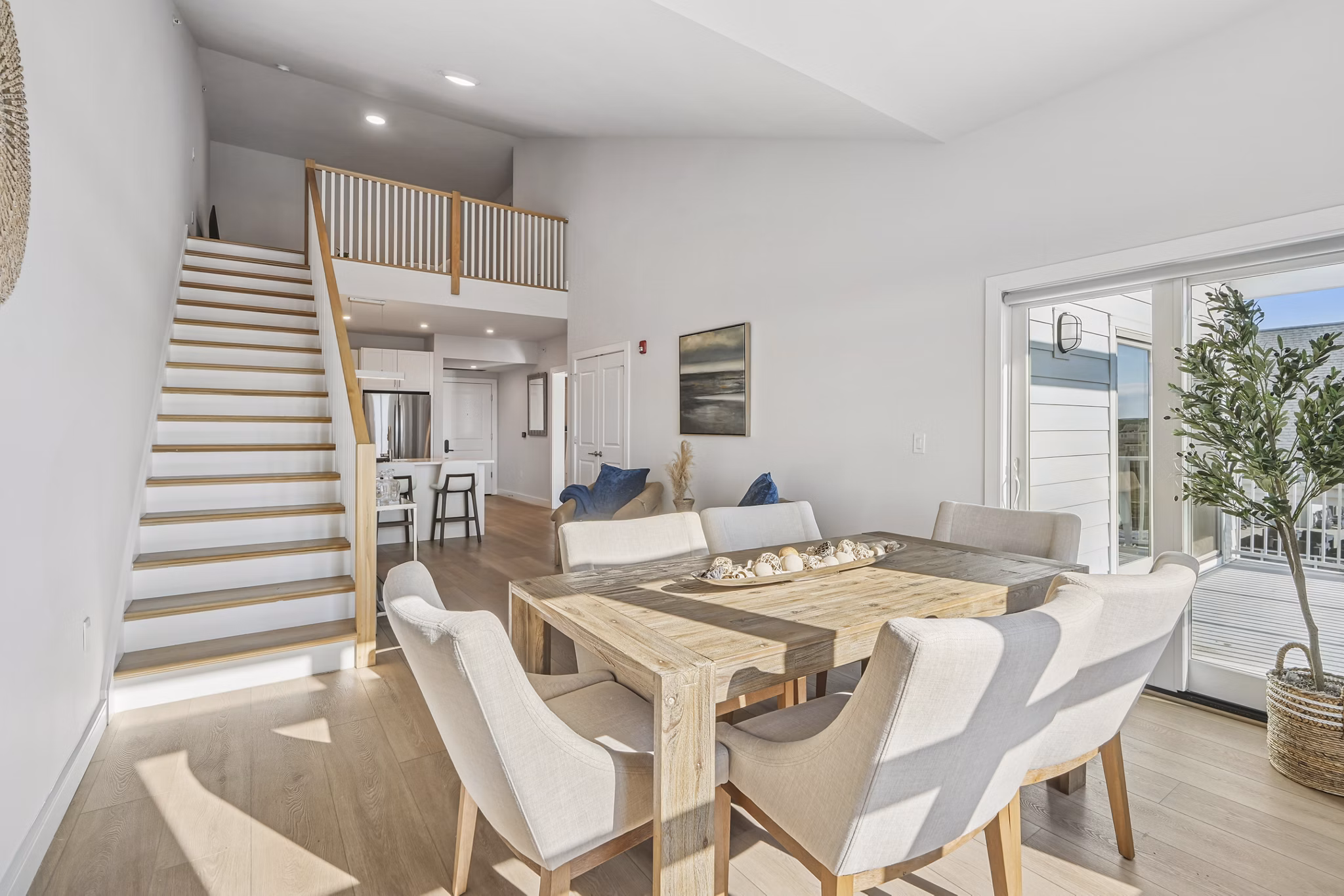 dining room at Ocean Gate Apartments