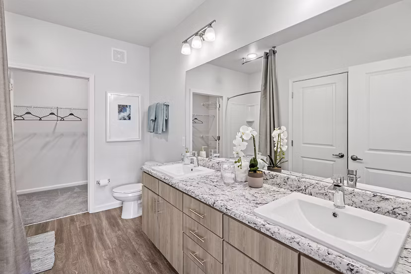 bathroom at Mason Augusta Apartments