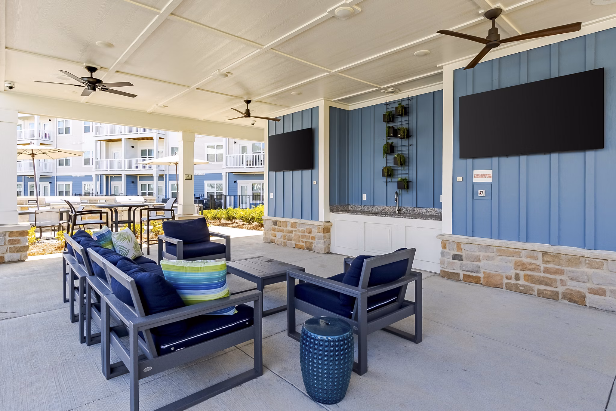 patio at Mason Augusta Apartments