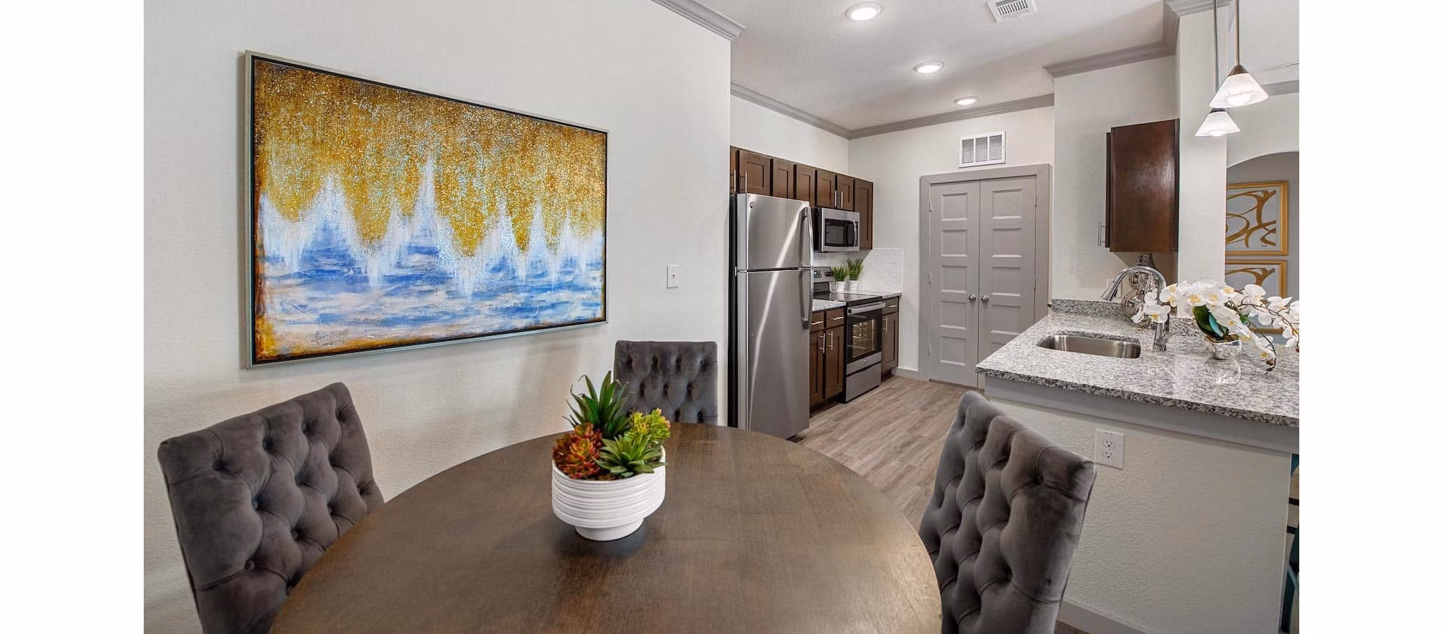 dining room at The Preserve at Gateway Apartments