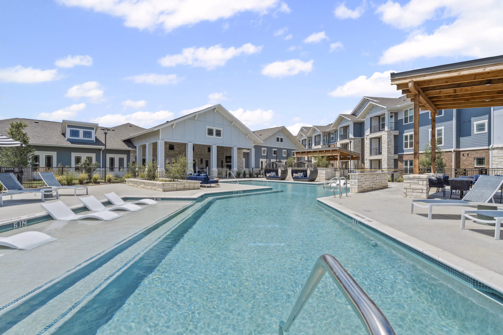 pool at Alpine Creekside Apartments