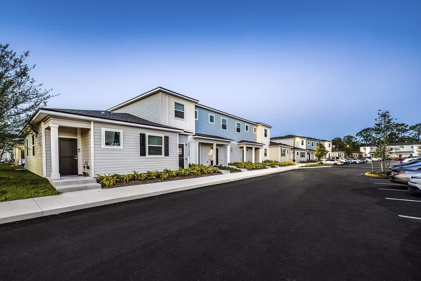 exterior at Solamar Apartment Homes Kissimmee Apartments 