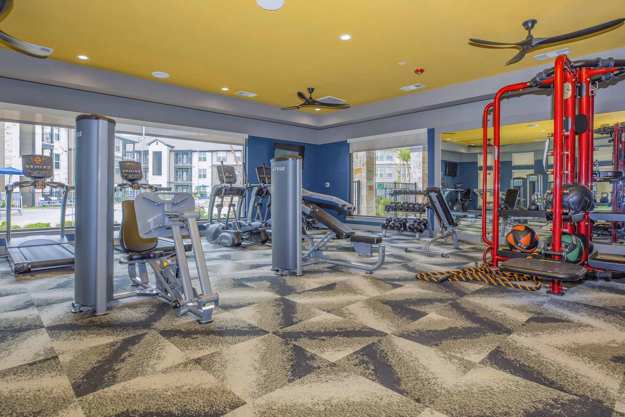 fitness center at Willowbend Phase 1 Apartments 