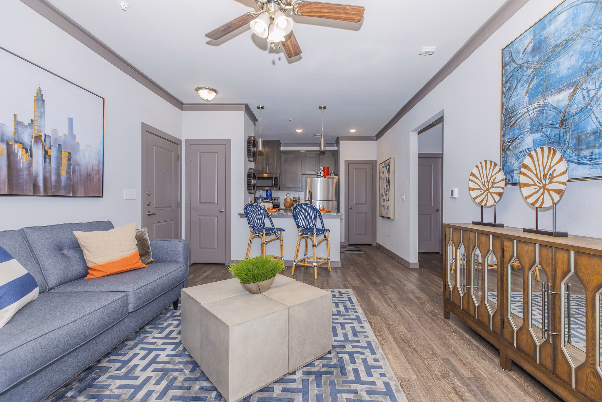 living room at Willowbend Phase 1 Apartments 