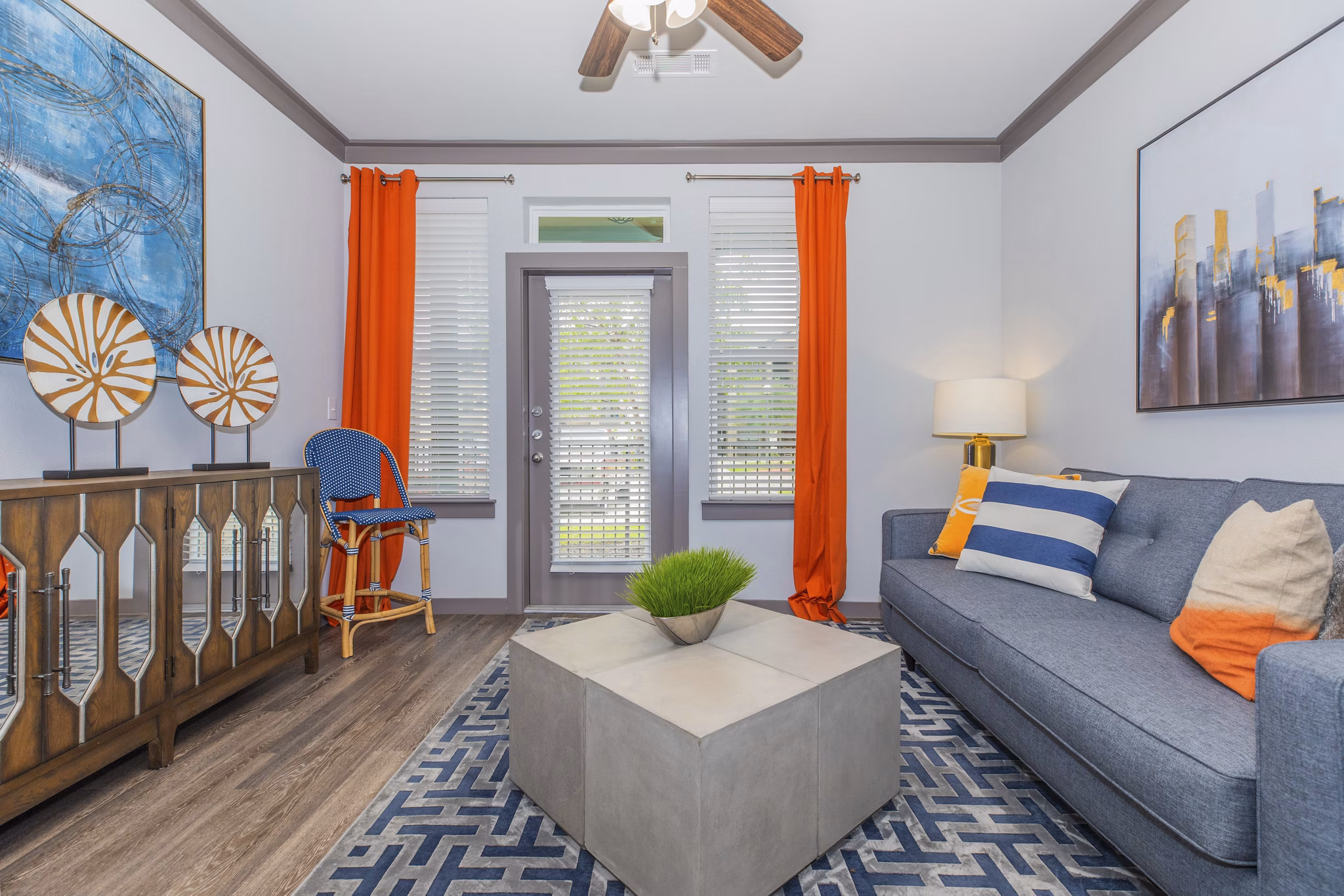living room at Willowbend Phase 1 Apartments 
