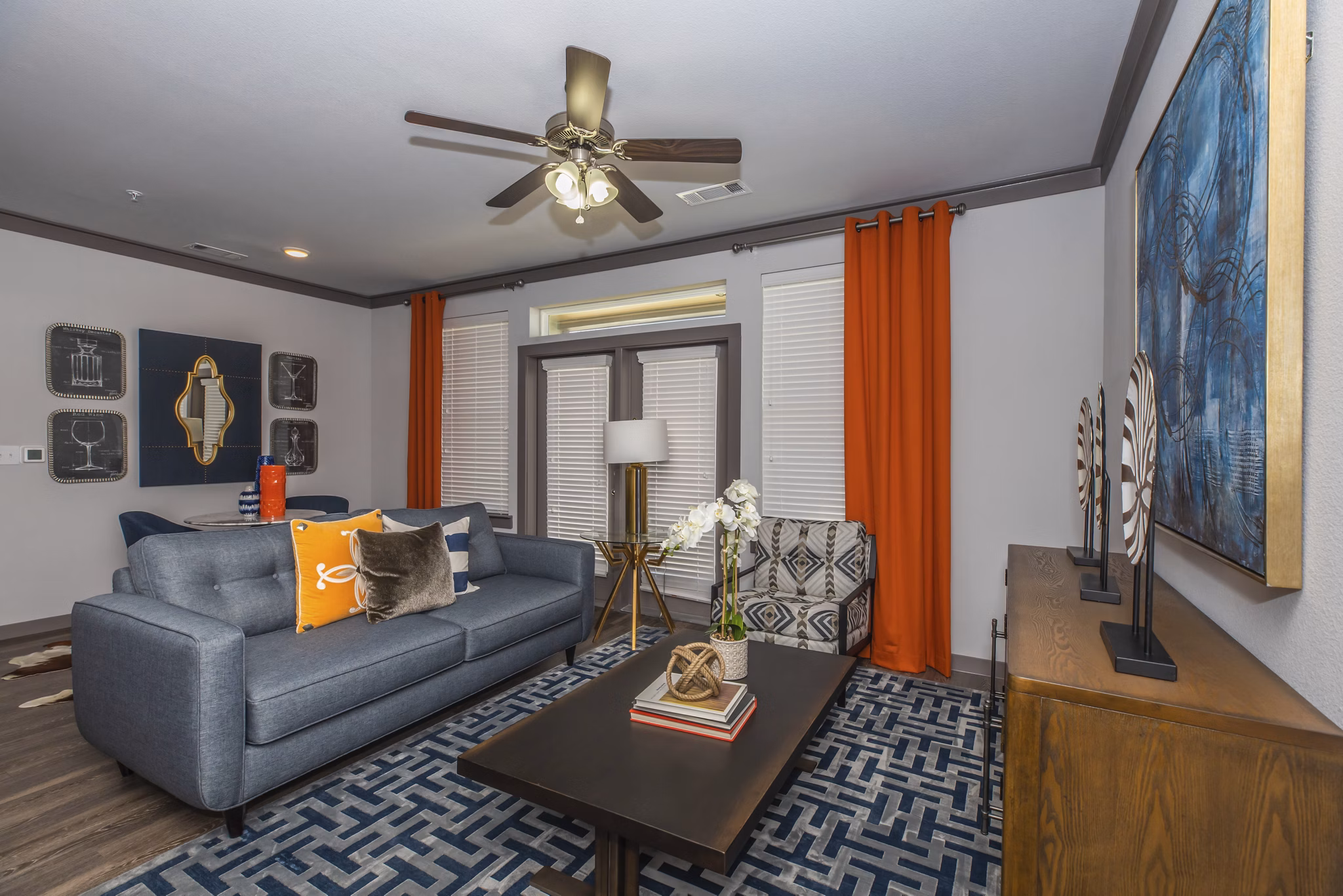 living room at Willowbend Phase 1 Apartments 