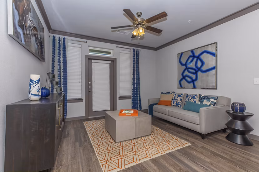 living room at Willowbend Phase 1 Apartments 