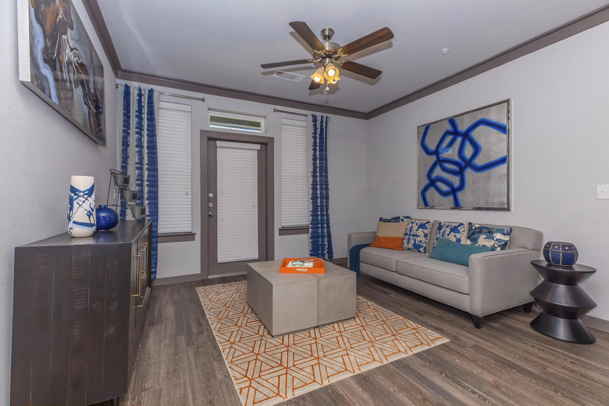 living room at Willowbend Phase 1 Apartments 