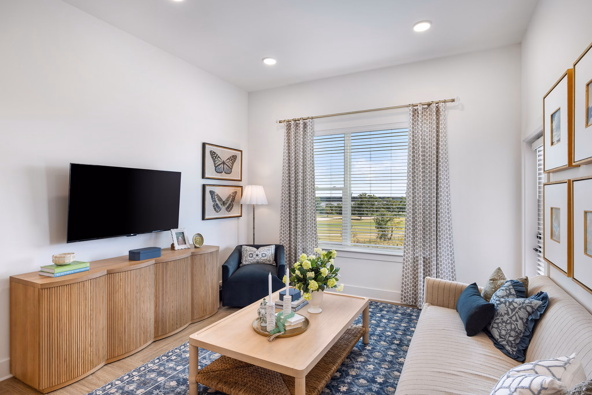 living room at Silas Park Apartments 