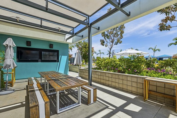 grill area at Nineteen01 Apartments 