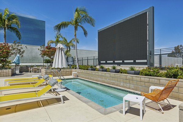 pool at Nineteen01 Apartments 