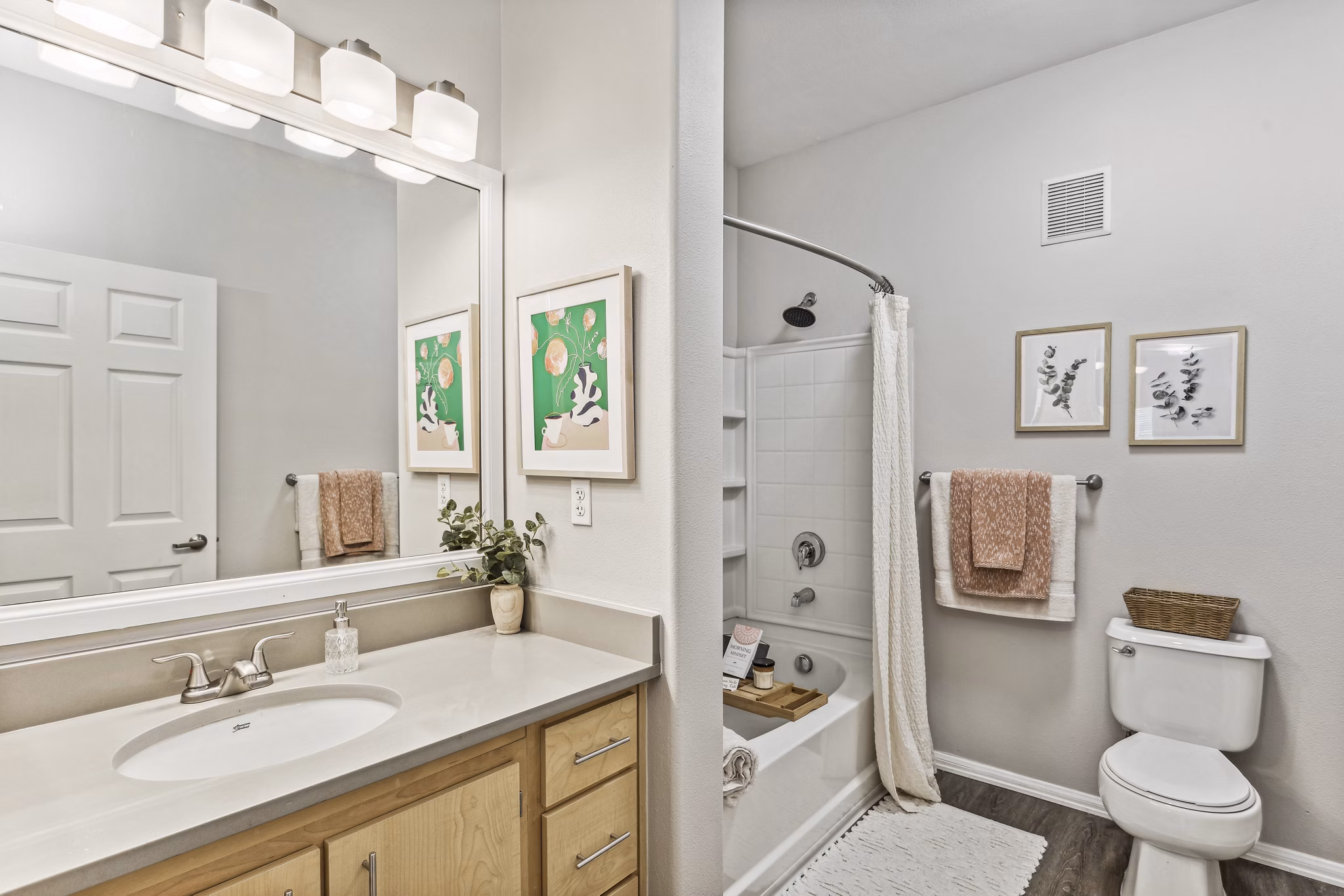 bathroom at 850 on the Avenue Apartments