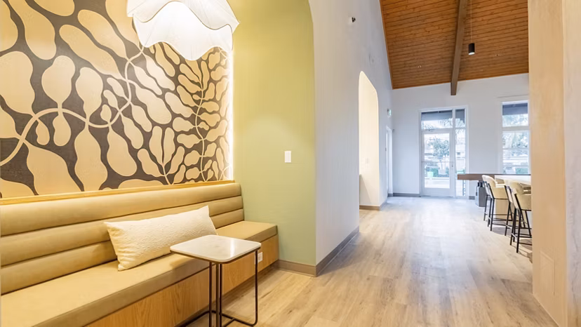 clubhouse at 850 on the Avenue Apartments