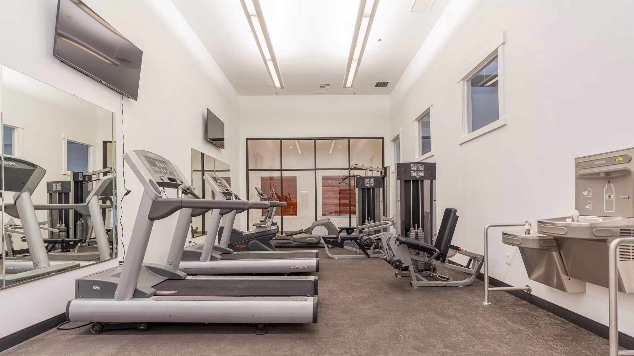 fitness center at 850 on the Avenue Apartments