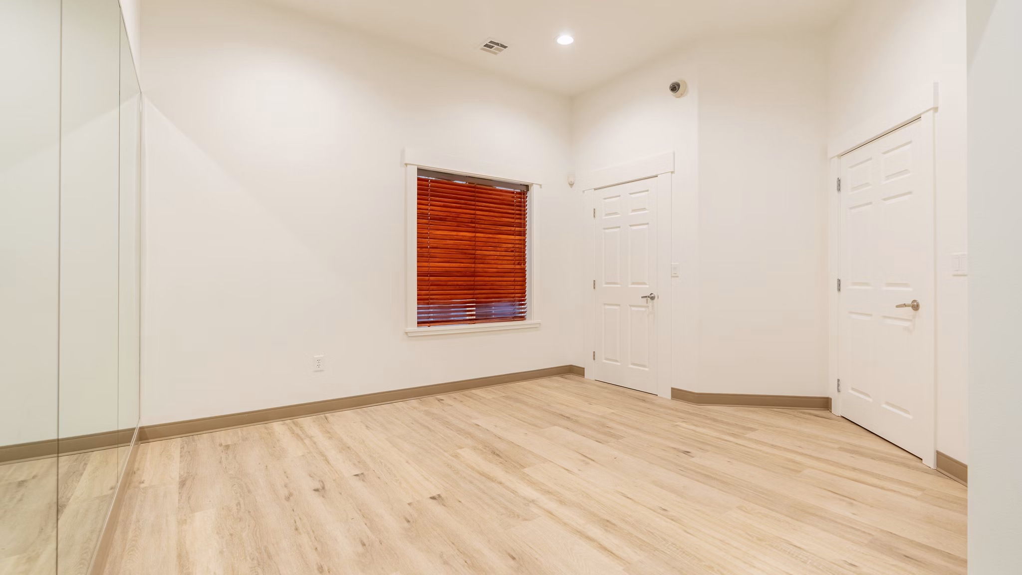 fitness center at 850 on the Avenue Apartments