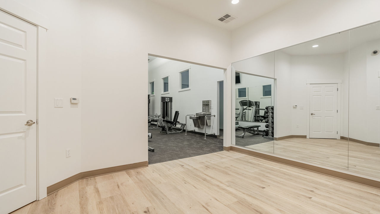 Gym at 850 On The Avenue (4 of 4)