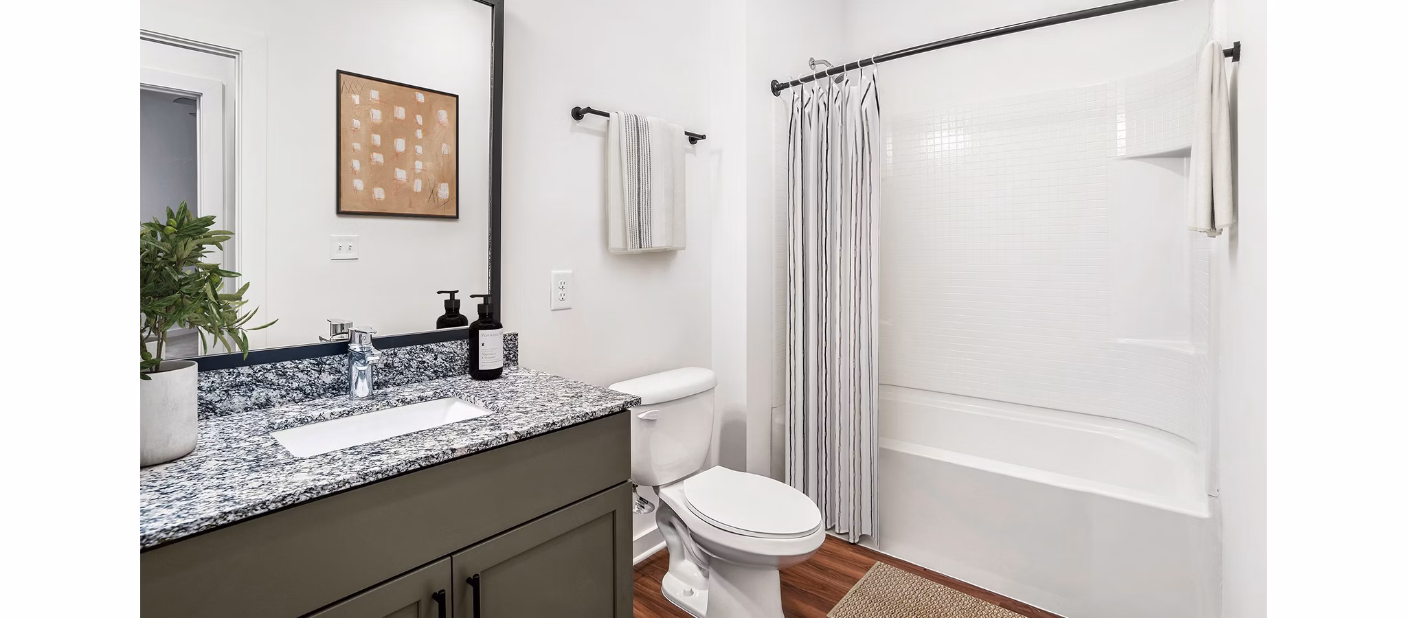bathroom at Wellen Apartments