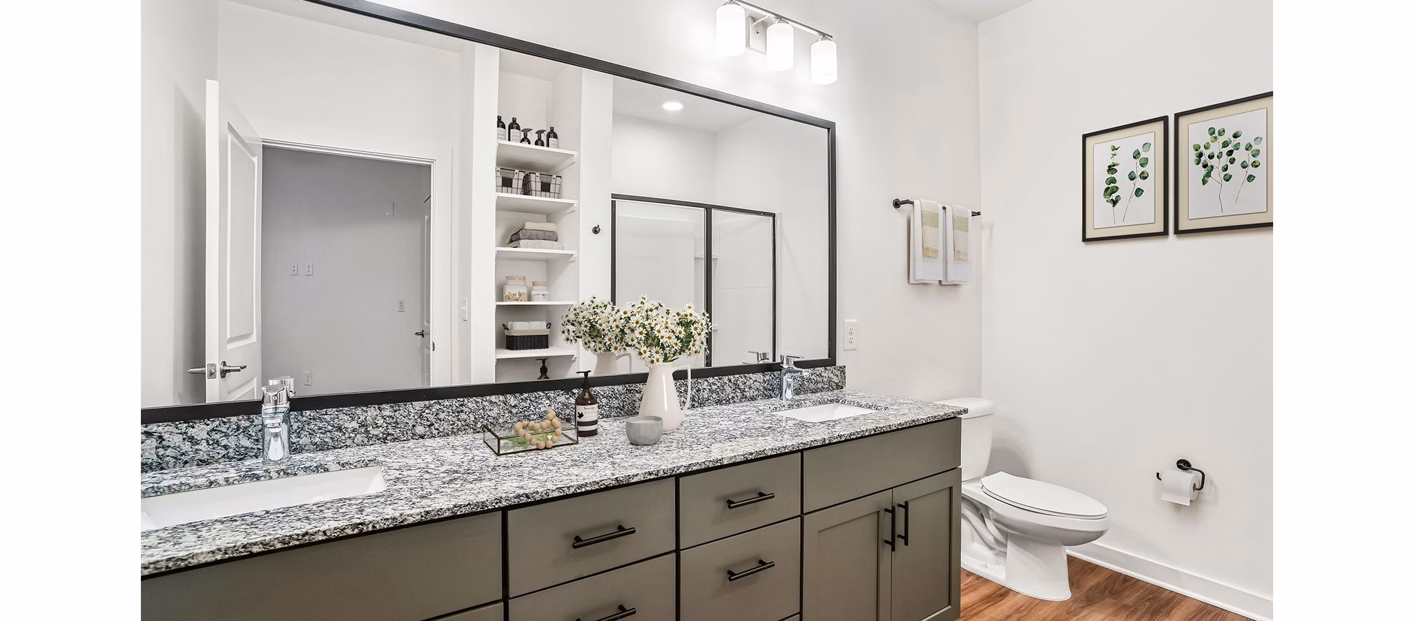 bathroom at Wellen Apartments