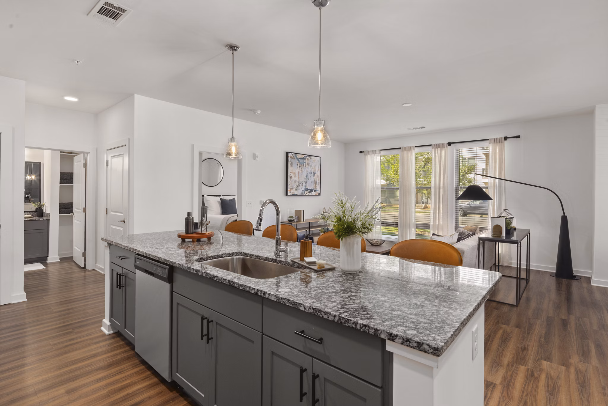 dining room at Wellen Apartments 