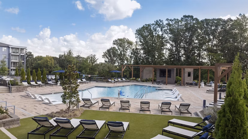 pool at Wellen Apartments 