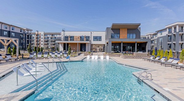pool at Wellen Apartments