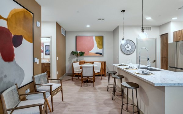 dining room at Zaterra Apartments 