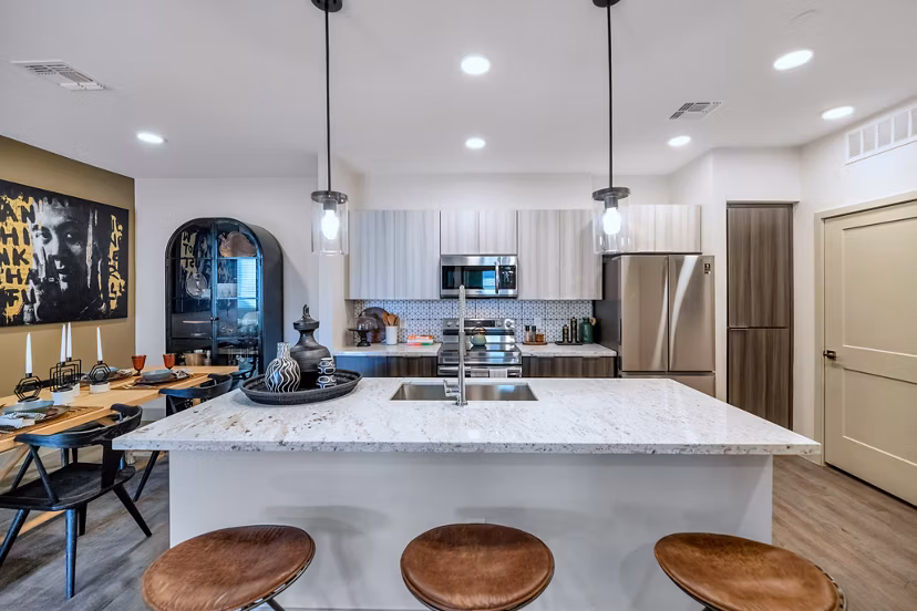 dining room at Zaterra Apartments 