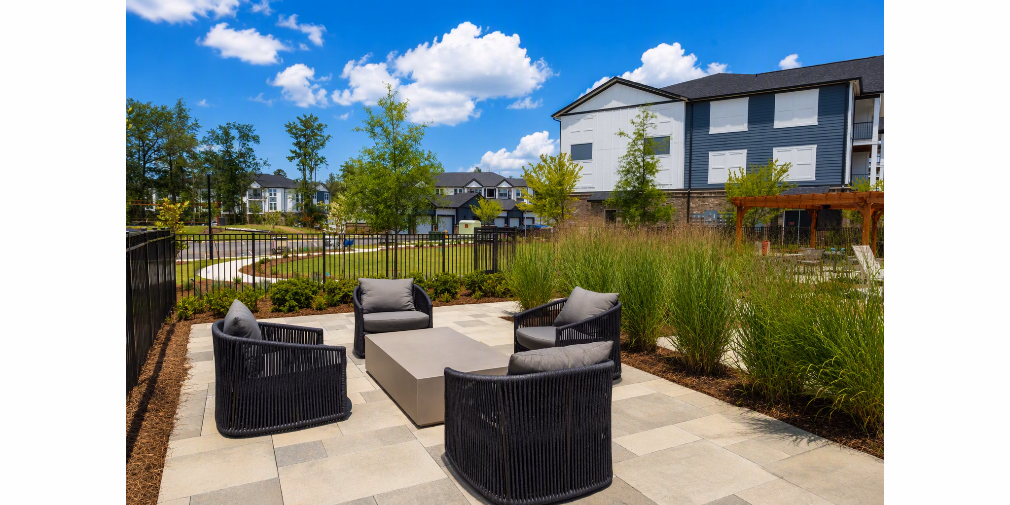 grill area at Easton at Mountain Island Apartments 