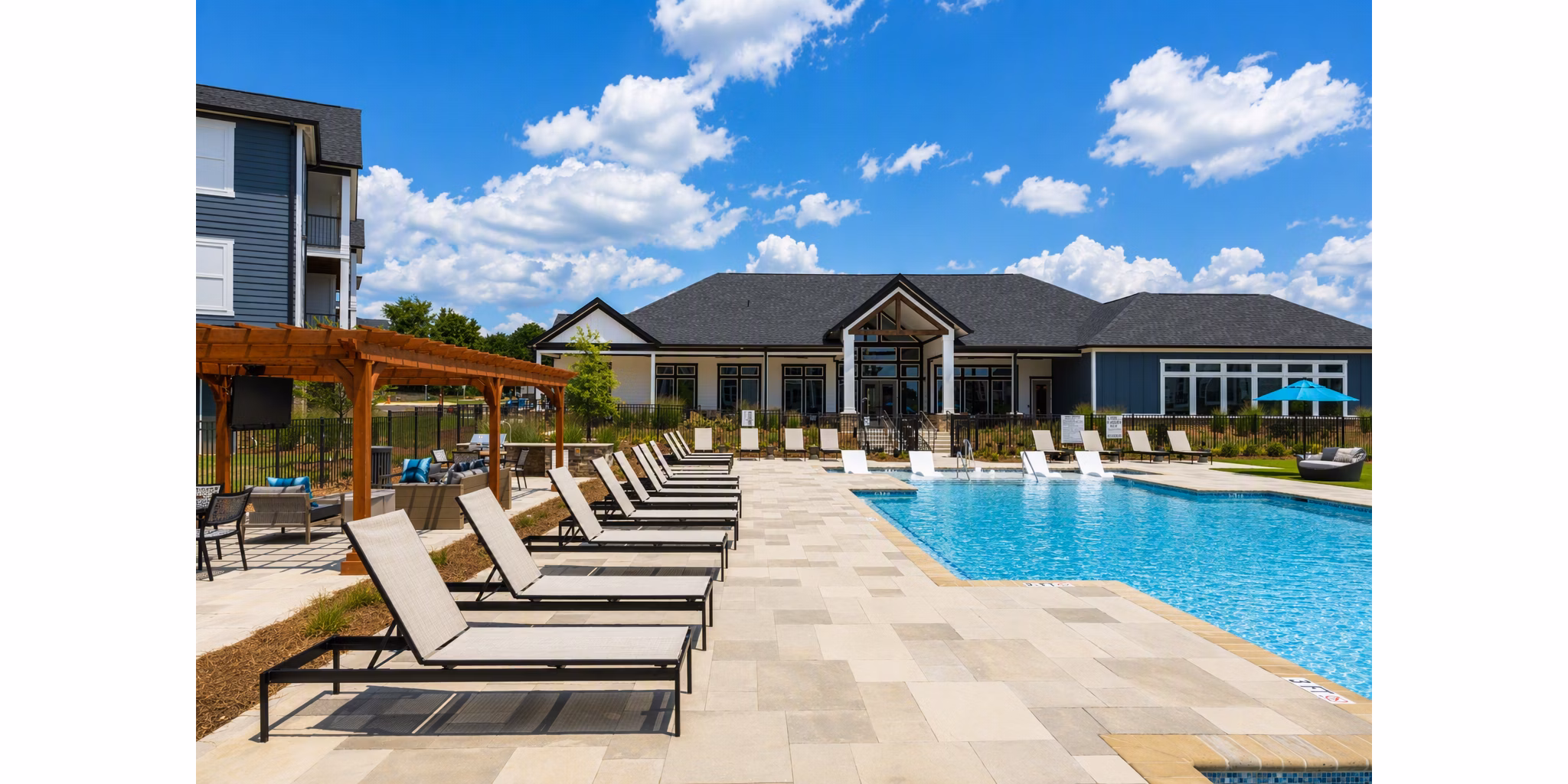pool at Easton at Mountain Island Apartments 