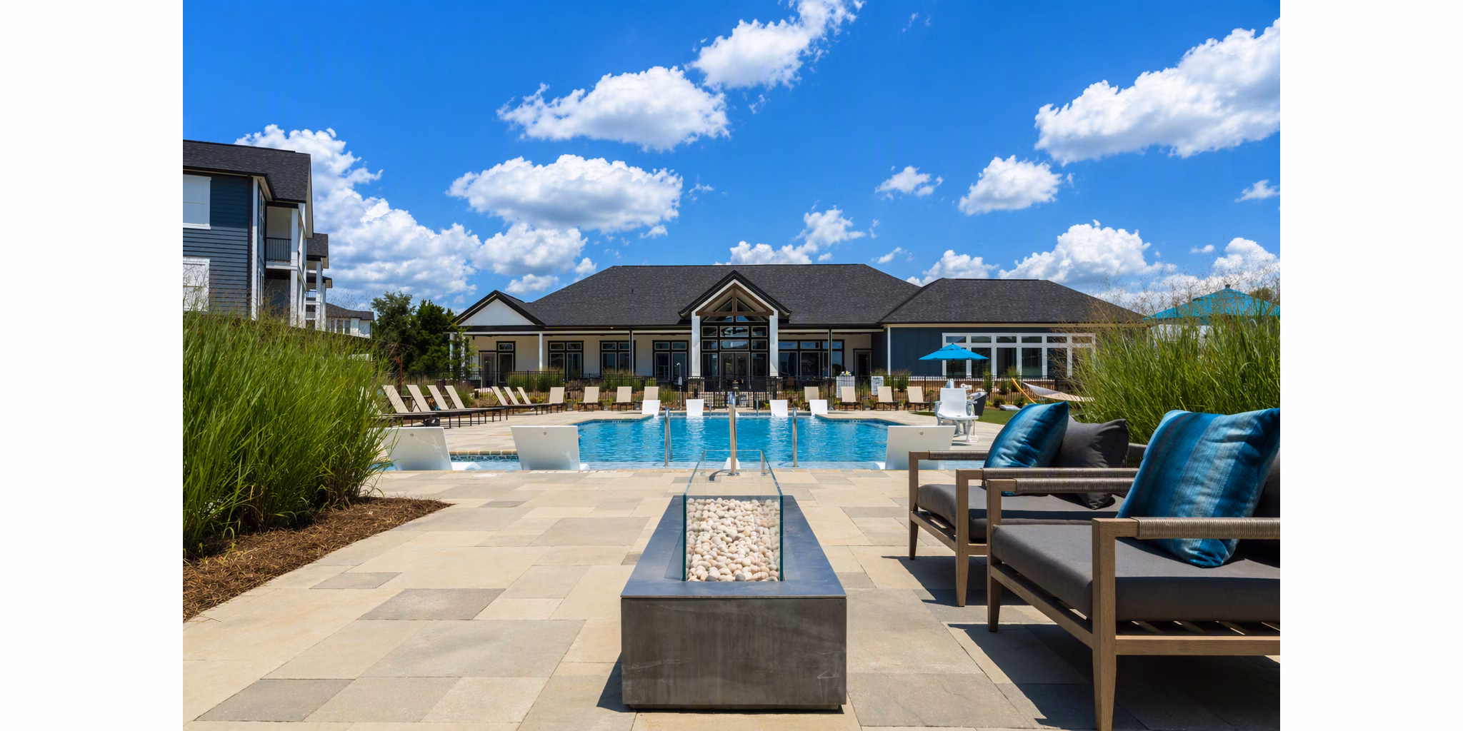 pool at Easton at Mountain Island Apartments 