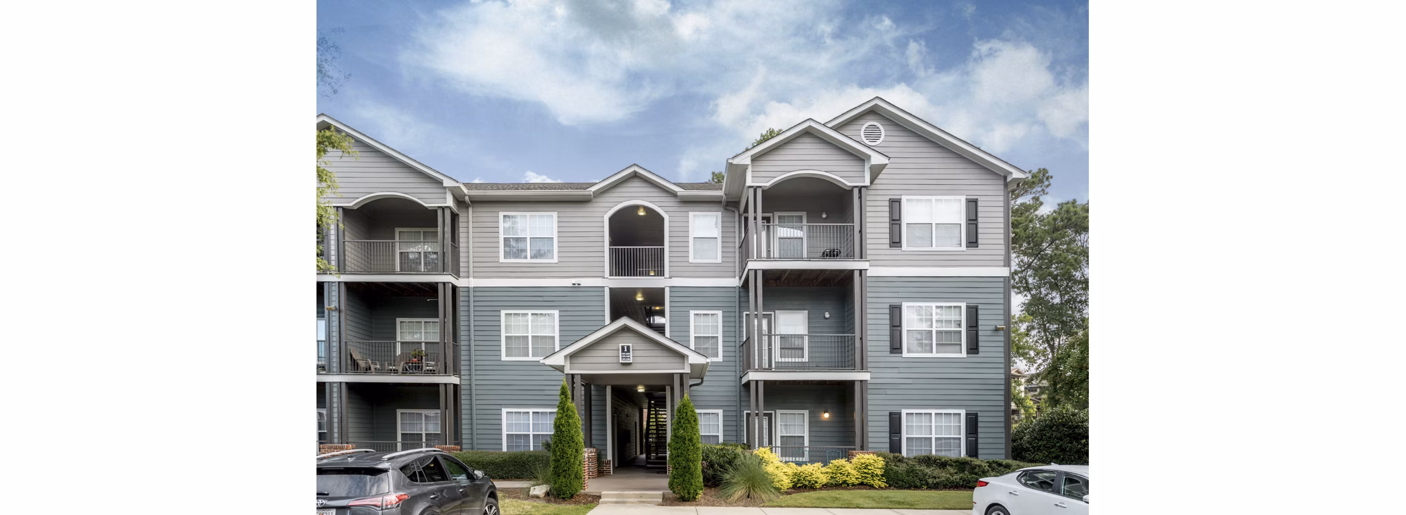 building/exterior at Peachtree Landing Apartments