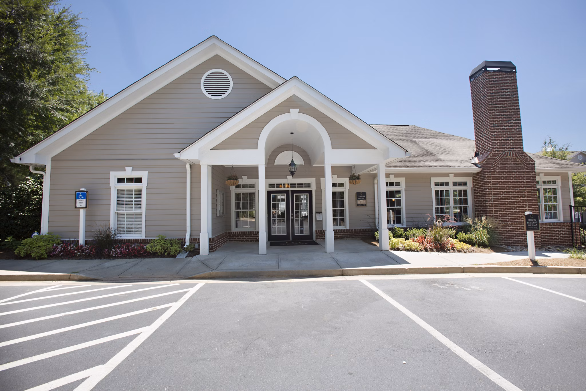 building/exterior at Peachtree Landing Apartments