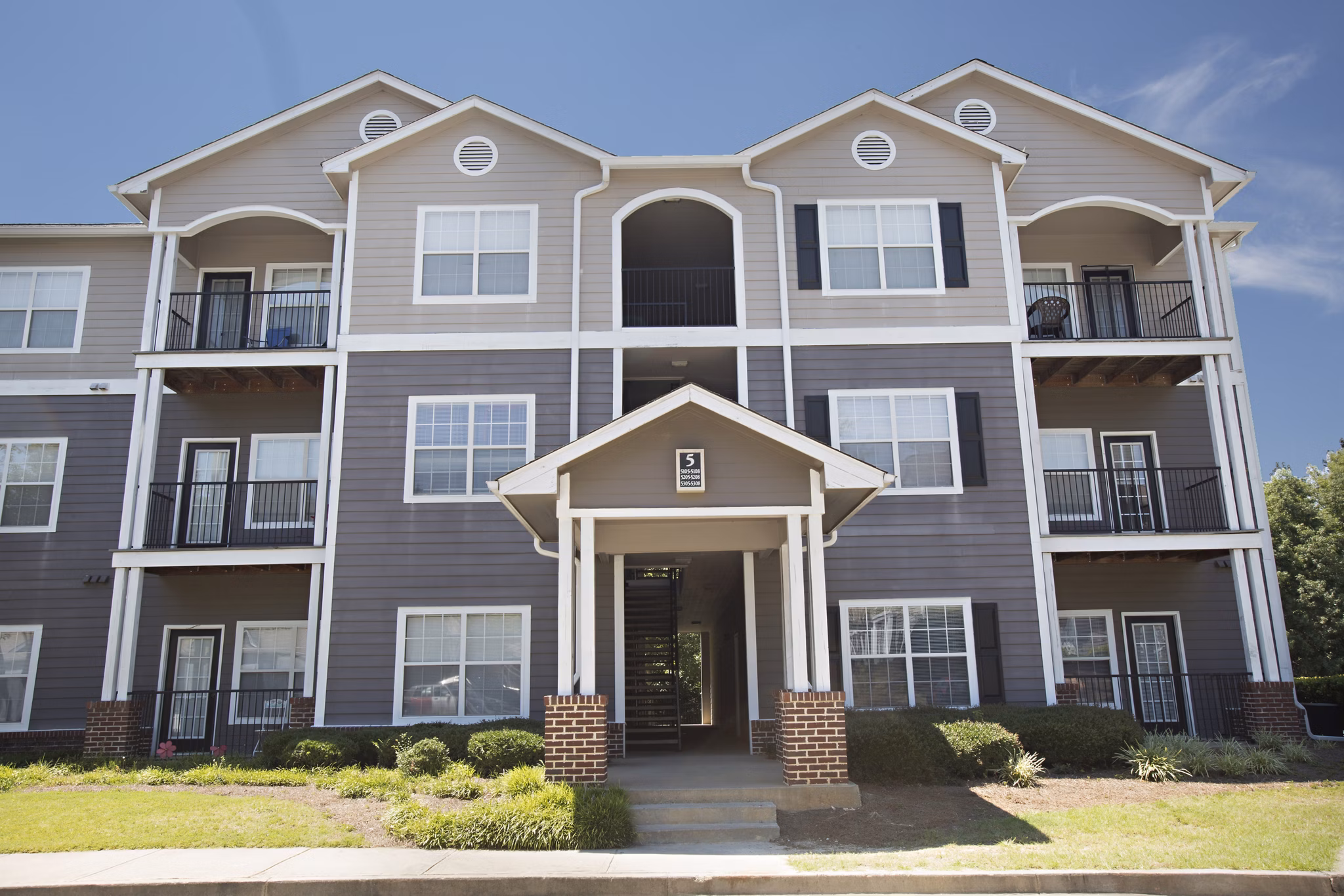 building/exterior at Peachtree Landing Apartments