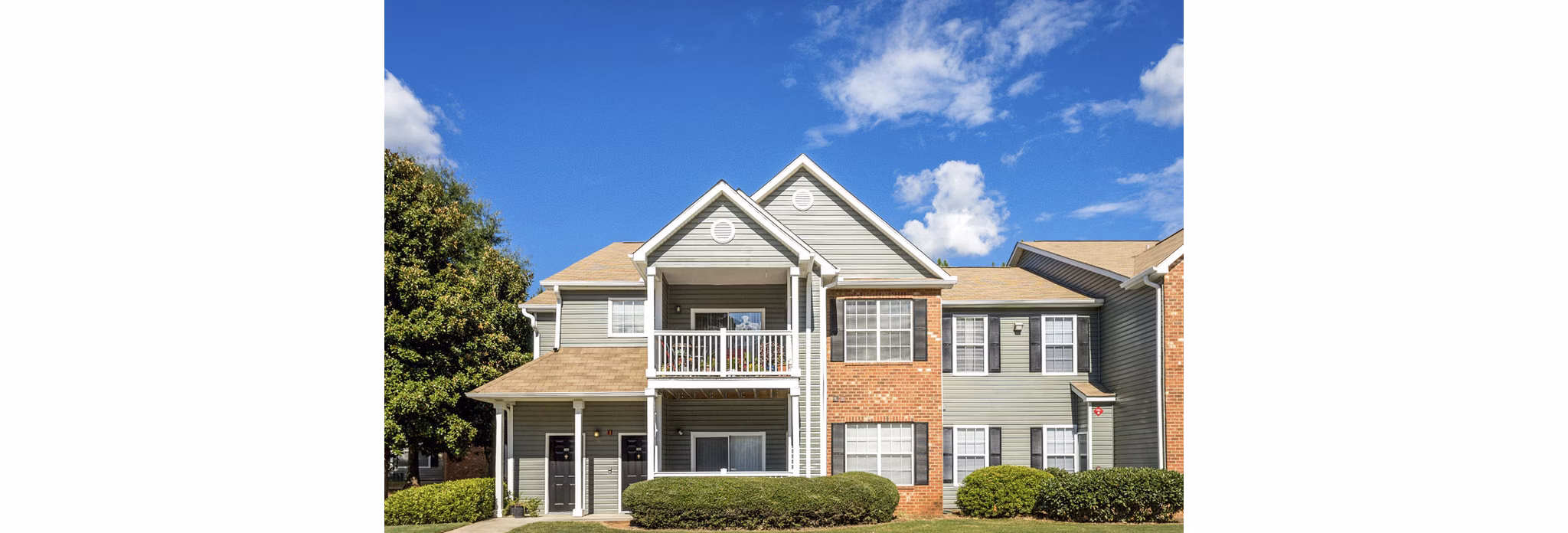 building/exterior at Eastwood Village Apartment