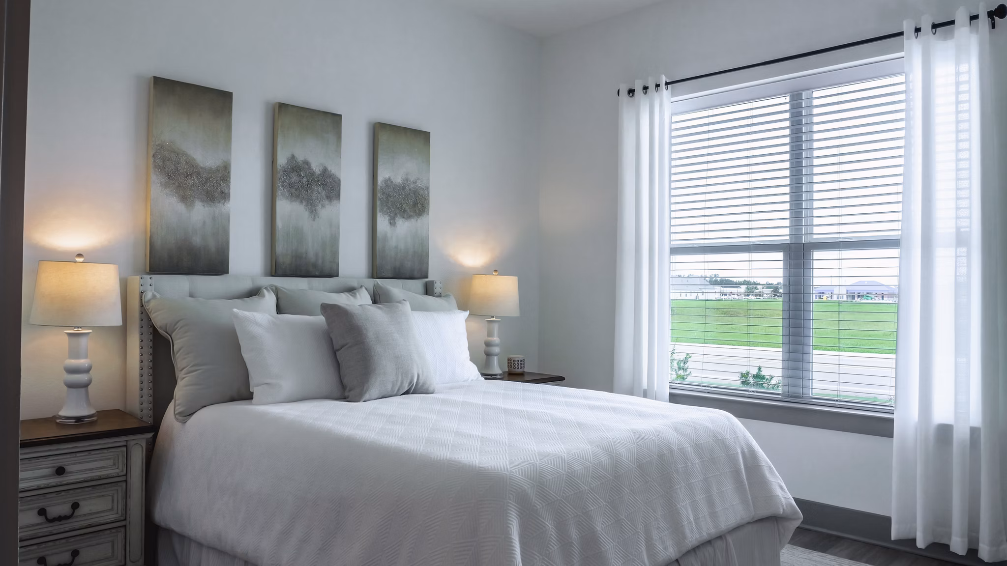 bedroom at The Oaks at Riverbend Apartments 