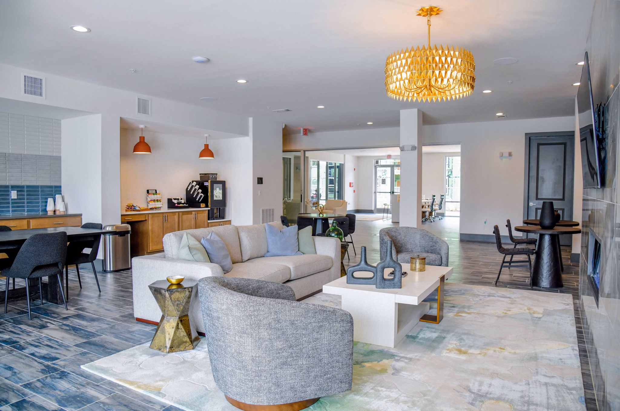 clubhouse at The Oaks at Riverbend Apartments 