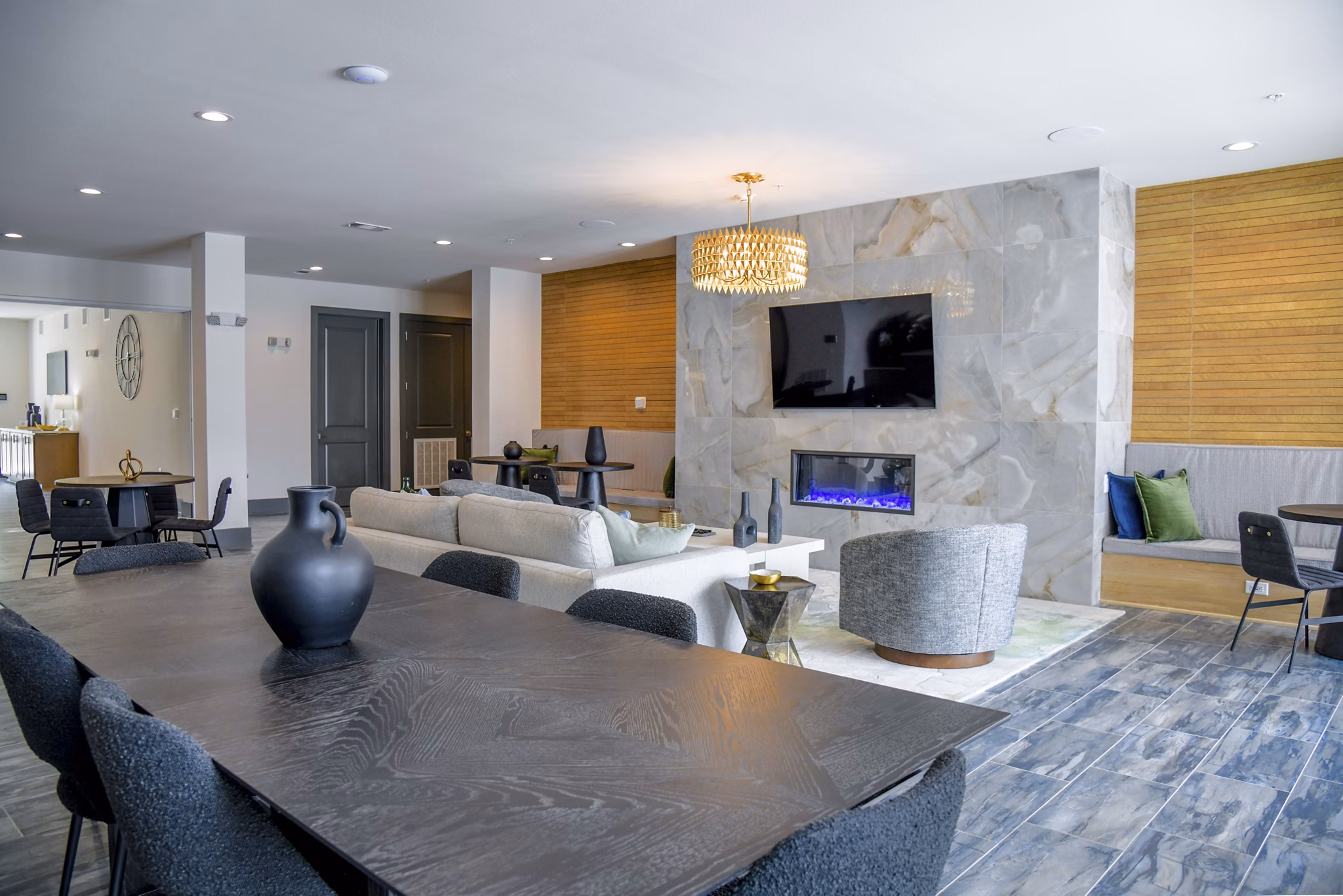 clubhouse at The Oaks at Riverbend Apartments 