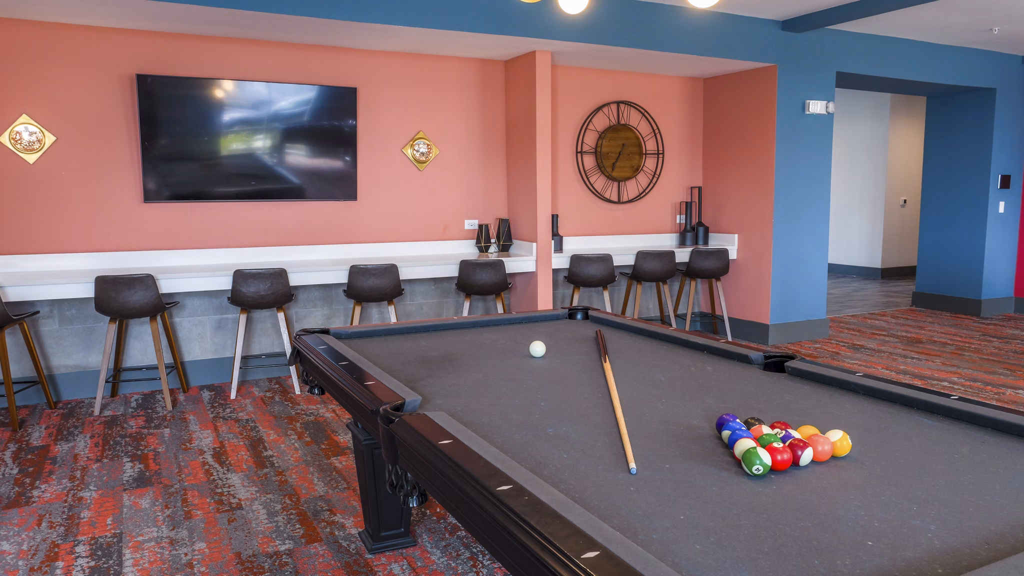 clubhouse at The Oaks at Riverbend Apartments 
