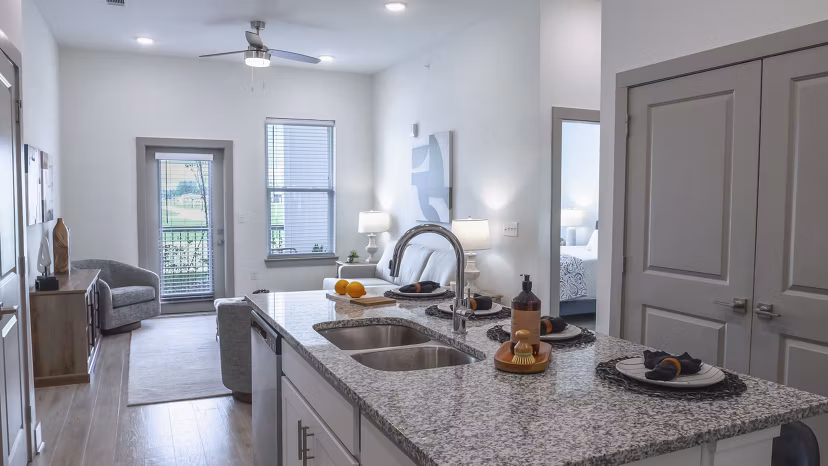 dining room at The Oaks at Riverbend Apartments 
