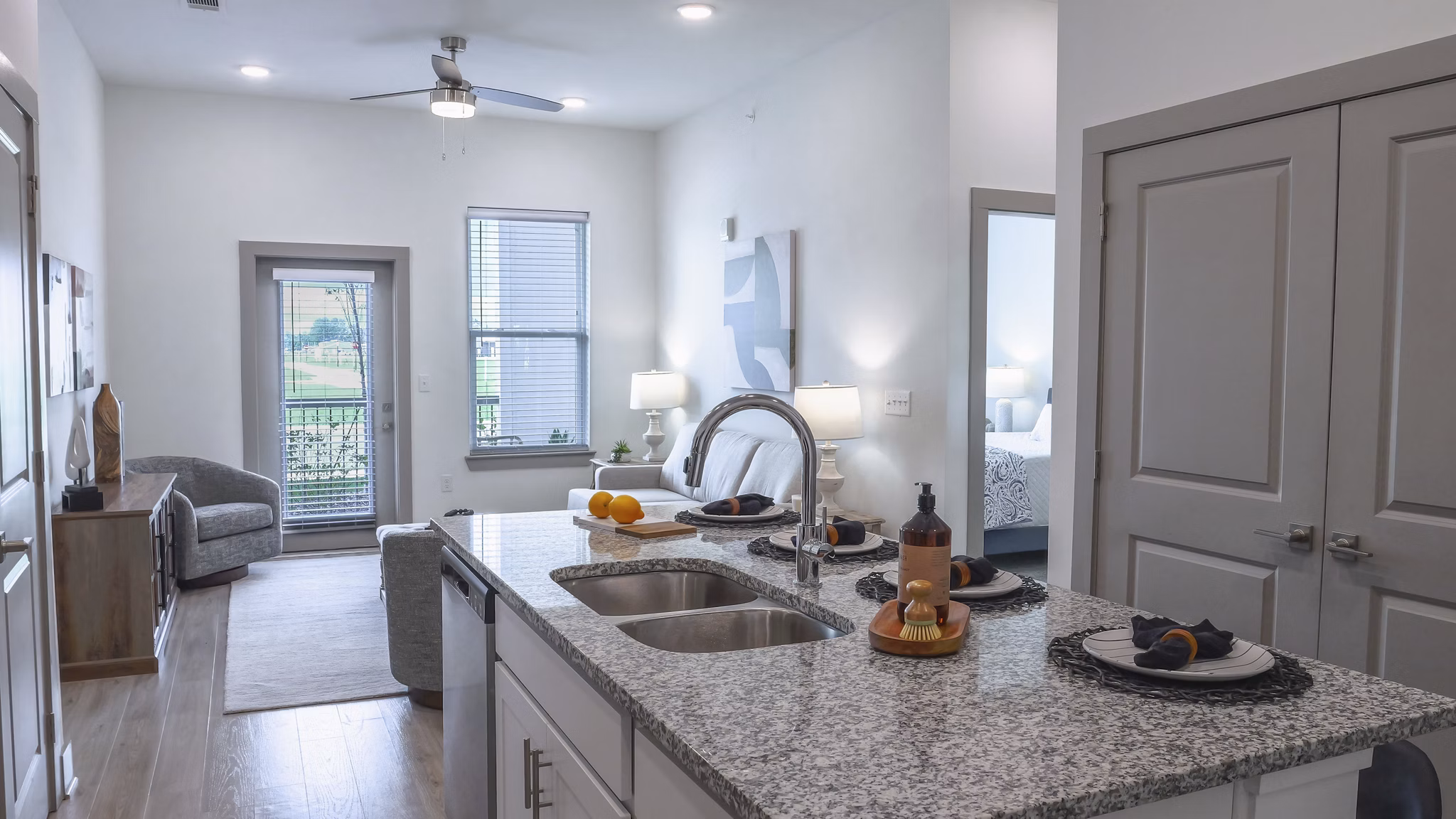 dining room at The Oaks at Riverbend Apartments 