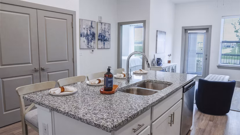 dining room at The Oaks at Riverbend Apartments 