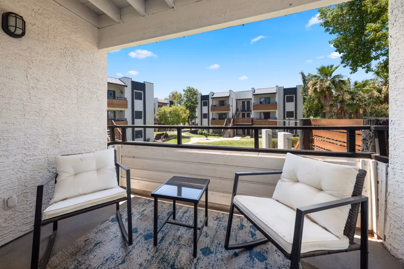 patio at Station 21 Apartments