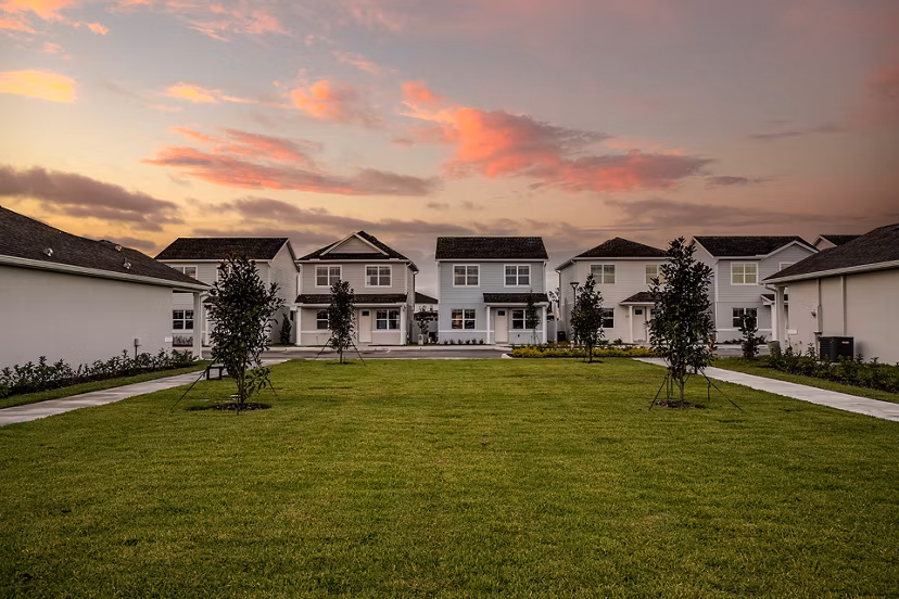 exterior at Abrazo at Four Corners Apartments 