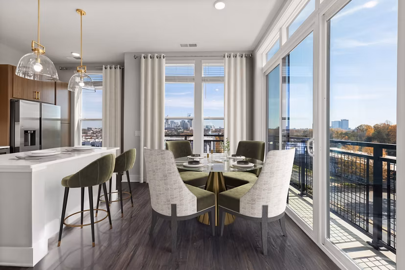 dining room at Broadstone West End Apartments 