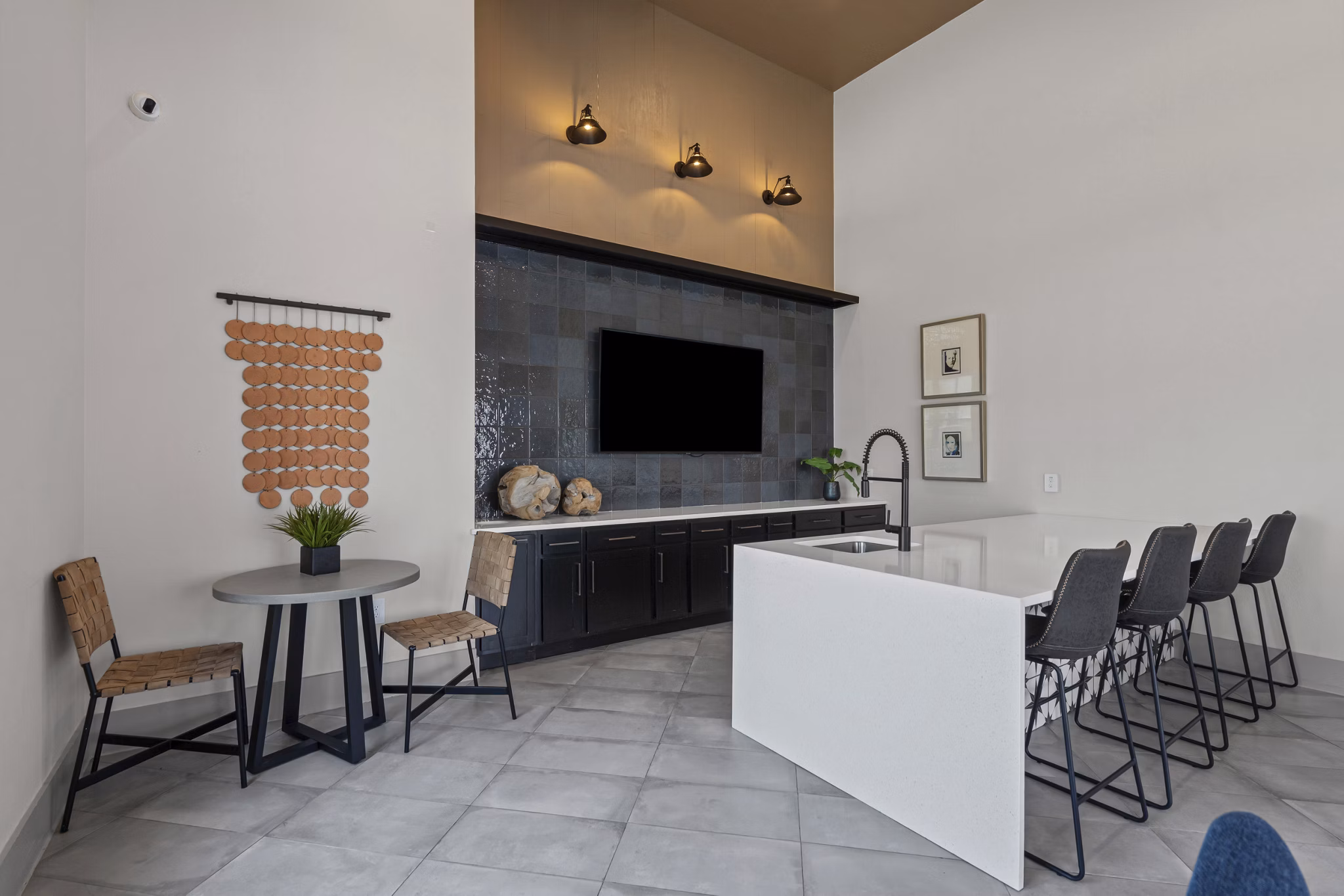 clubhouse at Peak at 1385 Apartments