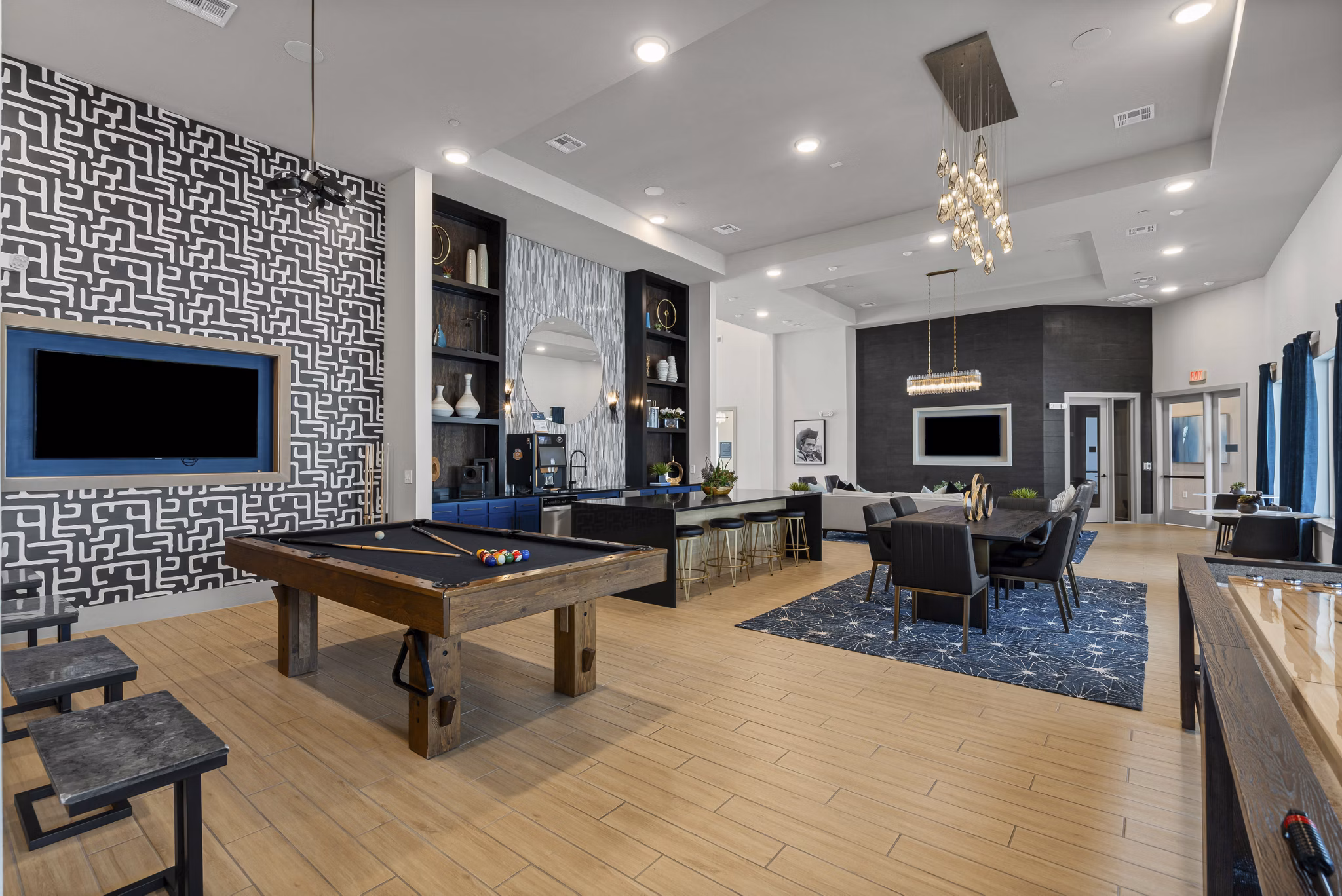 clubhouse at Peak at 1385 Apartments